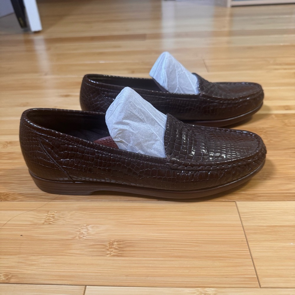 SAS women’s size 9.5 N  Brown Crocodile Pattern Loafers
